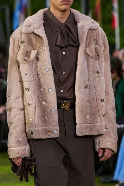 Look 125